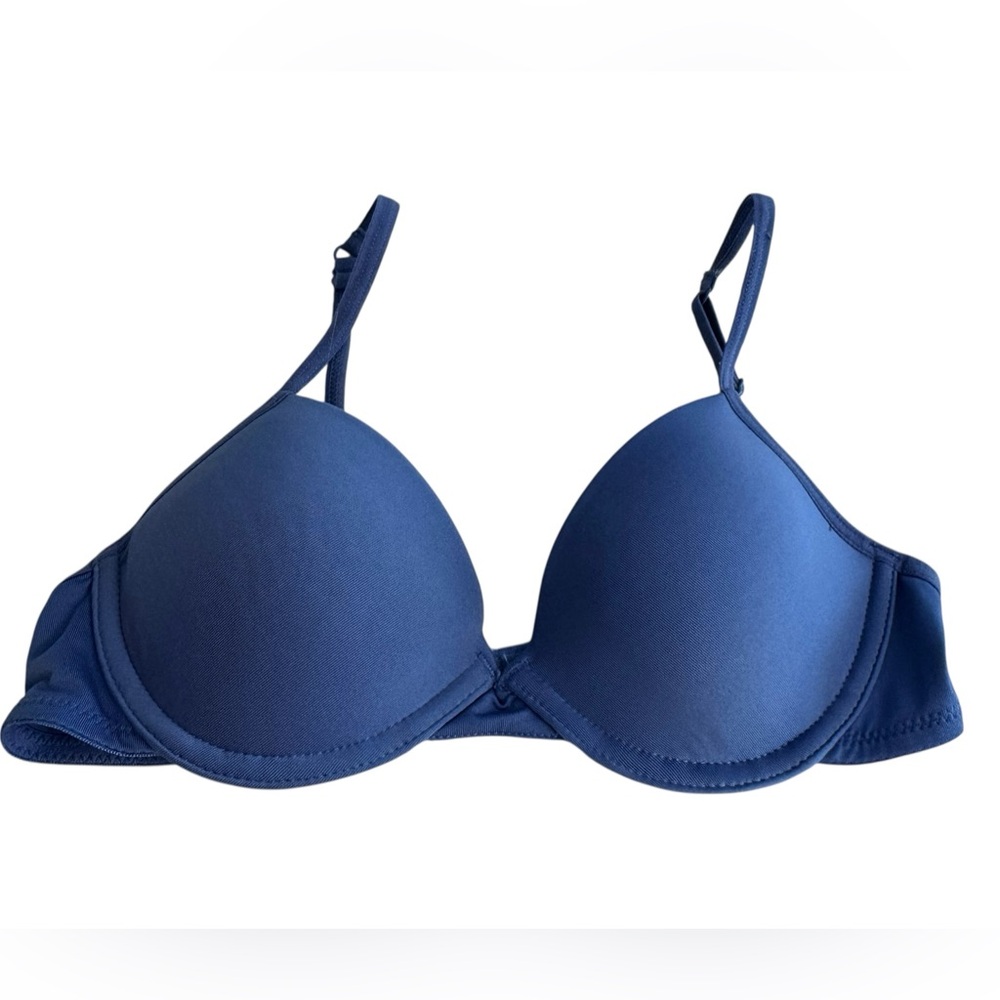 Girls Hanes lightly lined blue bra size 34A with wire